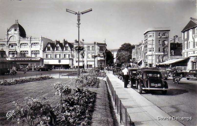 22 Saint Brieuc Place Duguesclin IIII.jpg